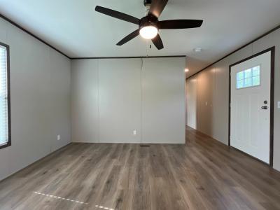 Photo 4 of 8 of home located at 102 Eloise #El102 Conroe, TX 77301