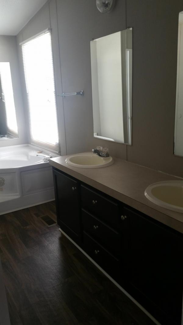 2005 Fleetwood Berkshire Mobile Home