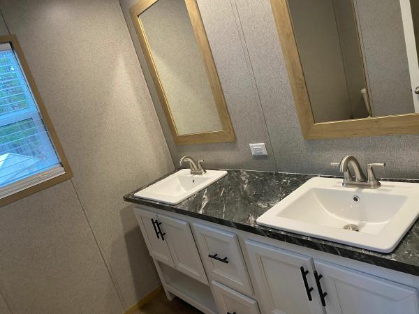 2021 Clayton Homes Inc Epic Experience Mobile Home
