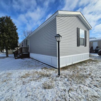 Mobile Home at 2758 West Robin Drive Lot 370 Saginaw, MI 48601