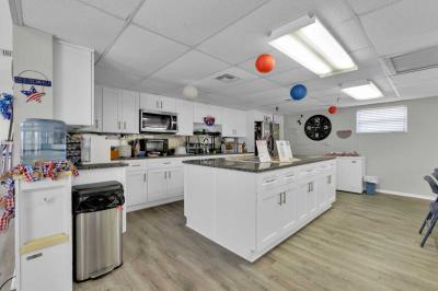 Photo 4 of 11 of home located at 3400 Cypress Gardens Rd Winter Haven, FL 33884