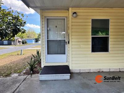 Photo 4 of 35 of home located at 2805 SE 110th St Lot A17 Ocala, FL 34480