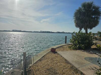 Photo 4 of 29 of home located at 1375 S Pasadena Ave Pasadena, FL 33707