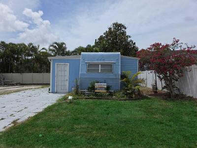 Photo 3 of 25 of home located at 6900 Ulmerton Rd Largo, FL 33771