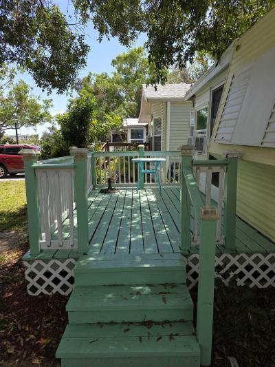 Photo 4 of 29 of home located at 6900 Ulmerton Rd Largo, FL 33771