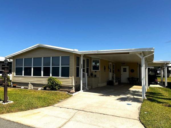 Photo 1 of 2 of home located at 471 S. Putter Circle Winter Haven, FL 33881