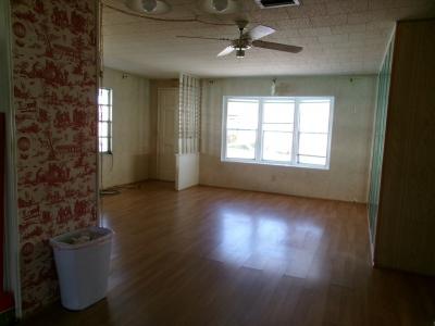 Photo 4 of 8 of home located at 7100 Ulmerton Rd Lot 904 Largo, FL 33771