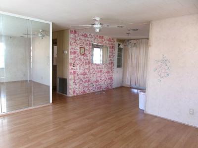 Photo 5 of 8 of home located at 7100 Ulmerton Rd Lot 904 Largo, FL 33771