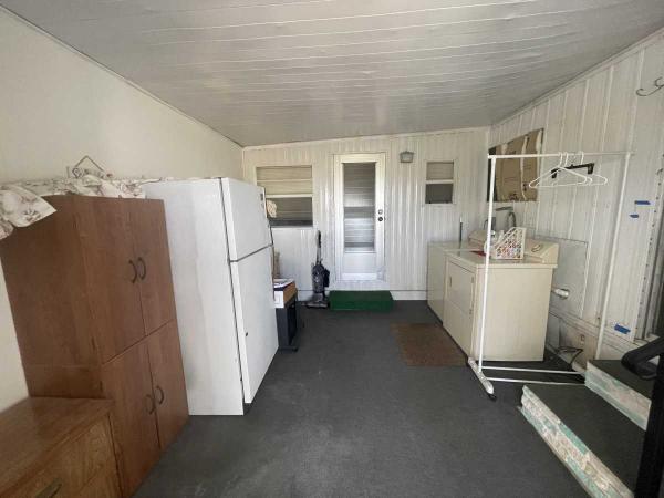1987 PARK 1BR/1BA w/ Bonus Room Mobile Home
