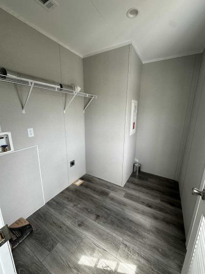 Photo 2 of 12 of home located at 124 Cheyenne Dr Pearland, TX 77581