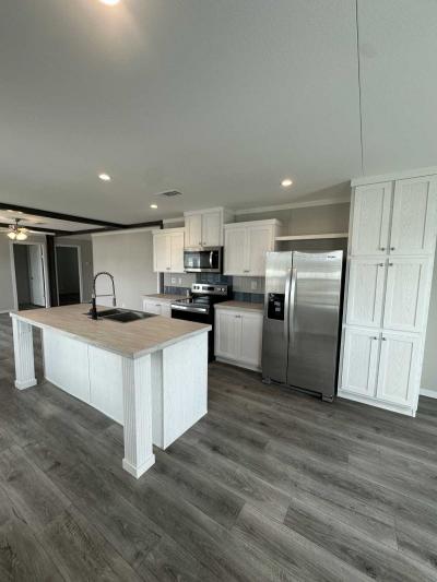 Photo 3 of 12 of home located at 124 Cheyenne Dr Pearland, TX 77581