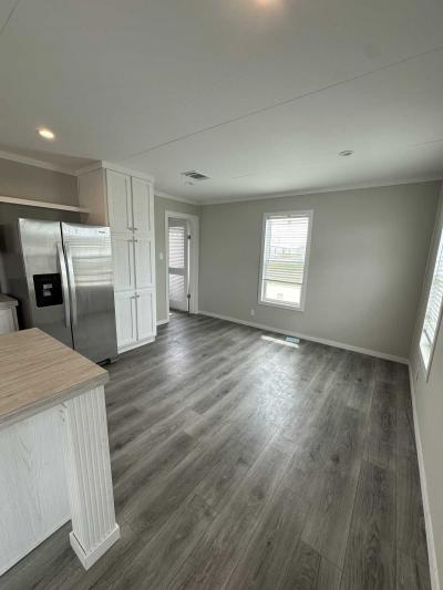Photo 4 of 12 of home located at 124 Cheyenne Dr Pearland, TX 77581