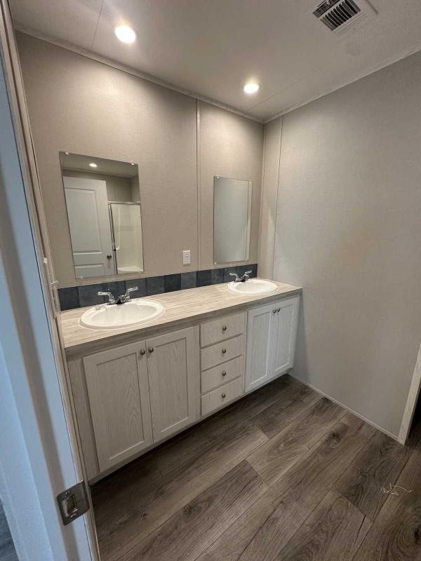 2025 Champion DRM2848B-2848H32170 Manufactured Home