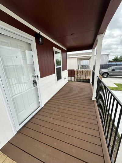 Photo 2 of 3 of home located at 173 Landing Lane Pearland, TX 77581