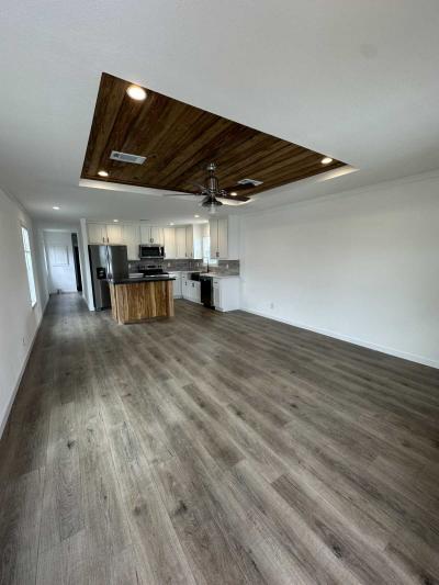 Photo 3 of 3 of home located at 173 Landing Lane Pearland, TX 77581