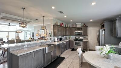 Photo 2 of 18 of home located at 527 Palmer Dr Lady Lake, FL 32159