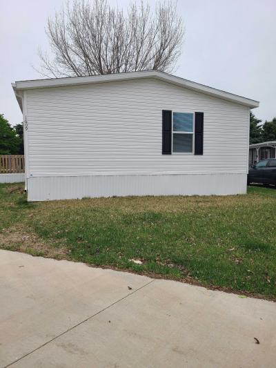 Photo 2 of 27 of home located at 1609 SE Green Park Cr. #406 Ankeny, IA 50021