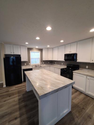 Photo 5 of 27 of home located at 1609 SE Green Park Cr. #406 Ankeny, IA 50021