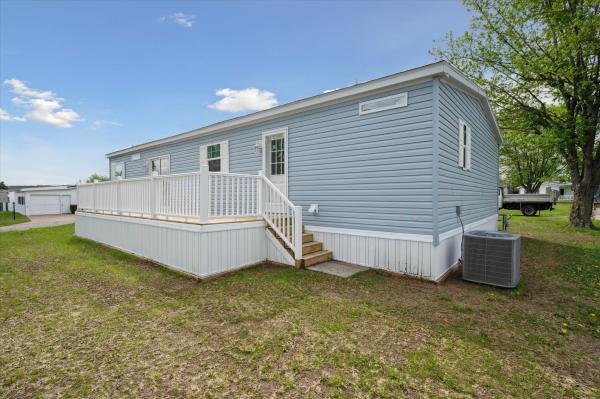 2025 Redman 742 NWDSA25201  Home