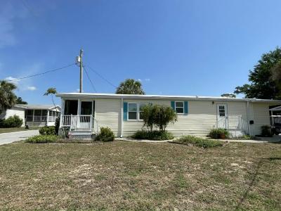 Photo 4 of 20 of home located at 36130 Citrus Blvd. Grand Island, FL 32735
