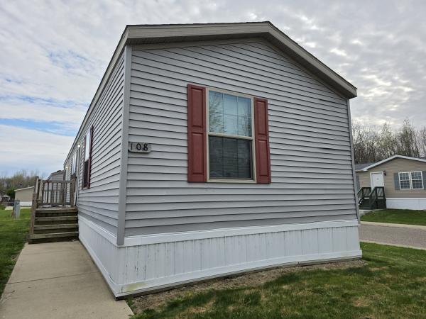 Photo 1 of 2 of home located at 108 Ashford Dr. Flint, MI 48504