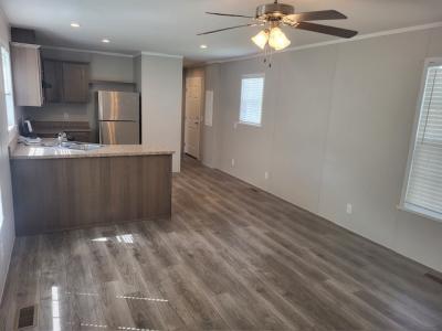 Photo 5 of 11 of home located at 3250 Maysville Pike #41 Zanesville, OH 43701