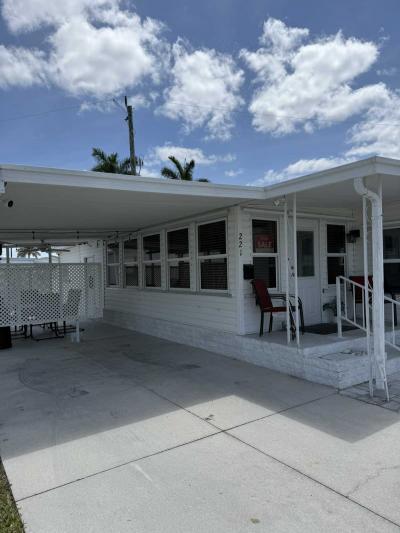 Photo 4 of 36 of home located at 221 Pier A Naples, FL 34112