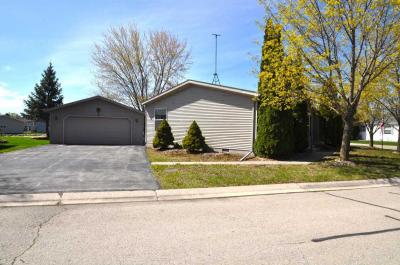 Photo 2 of 17 of home located at W6797 Shadybrook Cir. Fond Du Lac, WI 54937