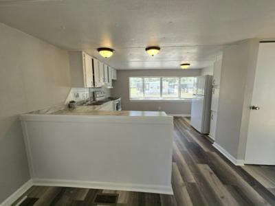 Photo 5 of 11 of home located at 11211 East Bay Rd. Unit 39 Gibsonton, FL 33534