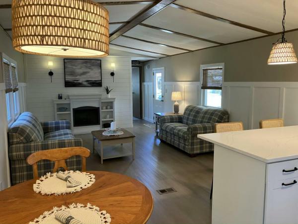 1985 Sea Breeze Ramada Manufactured Home