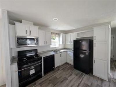 Photo 4 of 15 of home located at 3146 Route 9W New Windsor, NY 12553