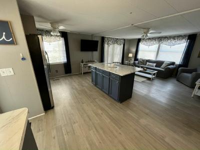 Photo 5 of 20 of home located at 932 Siesta Drive (Site 1479) Ellenton, FL 34222