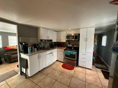 Photo 4 of 20 of home located at 3130 S.w. 51st Avenue Davie, FL 33314