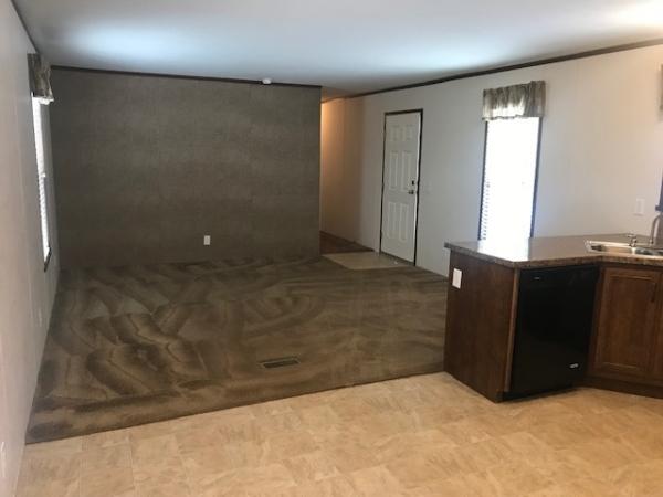2015 Redman Advantage 1680204RA Mobile Home