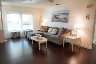 Photo 4 of 23 of home located at 510 NE Sapphire Way Jensen Beach, FL 34957