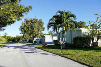 Photo 4 of 35 of home located at 603 NE Pearl Circle Jensen Beach, FL 34957