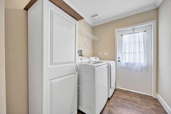 CHAMPION HOME, SCOTBILT 1676395-LGX Manufactured Home