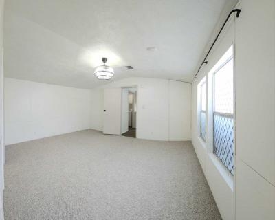 Photo 5 of 12 of home located at 500 Chaffee Rd South Jacksonville, FL 32221