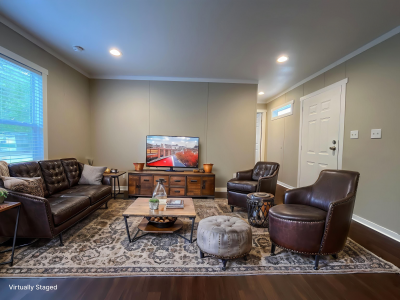 Photo 3 of 24 of home located at 113 Lillian #Ll113 Conroe, TX 77301