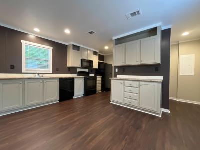 Photo 5 of 24 of home located at 113 Lillian #Ll113 Conroe, TX 77301