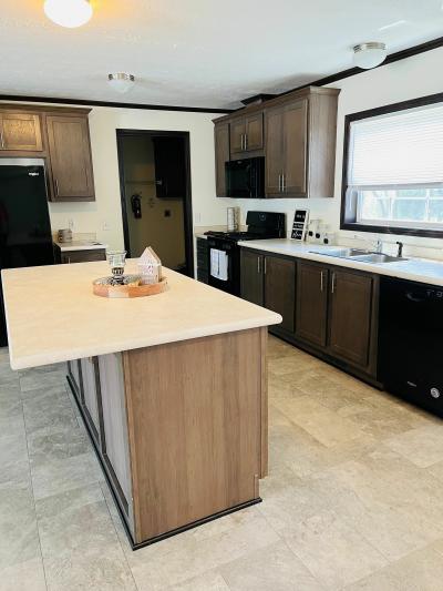 Photo 5 of 35 of home located at 158 Brookfield #158 Swartz Creek, MI 48473