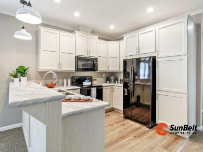 Photo 4 of 19 of home located at 7 Maple Drive Labelle, FL 33935