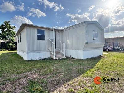 Photo 2 of 36 of home located at 3920 SW 30th Street Lot C32 Ocala, FL 32738