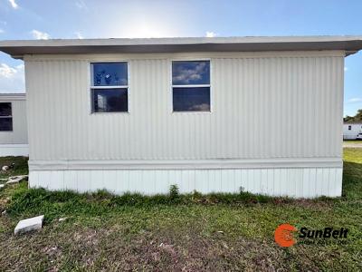 Photo 4 of 36 of home located at 3920 SW 30th Street Lot C32 Ocala, FL 32738