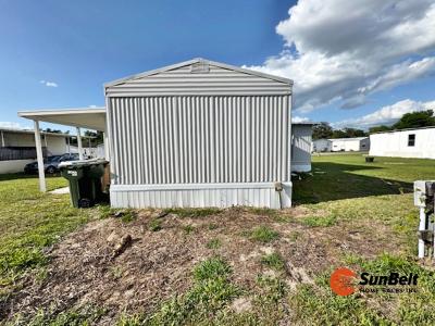 Photo 5 of 36 of home located at 3920 SW 30th Street Lot C32 Ocala, FL 32738