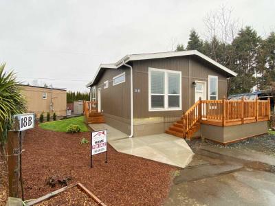Photo 3 of 20 of home located at 2200 Lancaster Drive SE Sp. #18B Salem, OR 97317