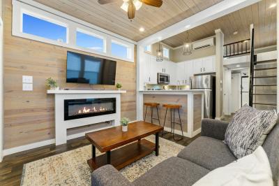 Photo 5 of 27 of home located at 8316 Canoga Ave Austin, TX 78724