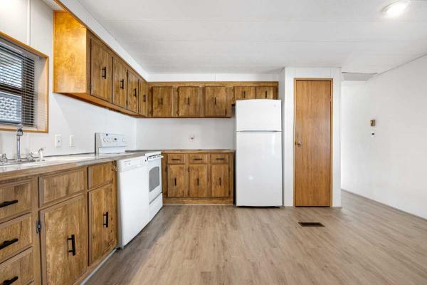 1983 Bonavilla Mobile Home