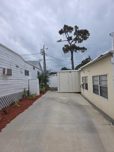 Photo 5 of 36 of home located at 11630 Hamlin Blvd Largo, FL 33774