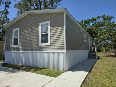 Photo 3 of 8 of home located at 12130 Us Highway 41 South Lot 14 Gibsonton, FL 33534